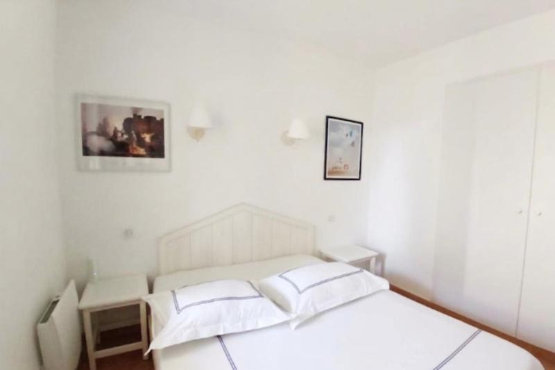 Apartment with pools and garden near the beach - image 2