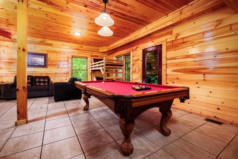 Black Beary Lodge・Hot Tub・Pool Table・Community Pool・Arcade - image 20