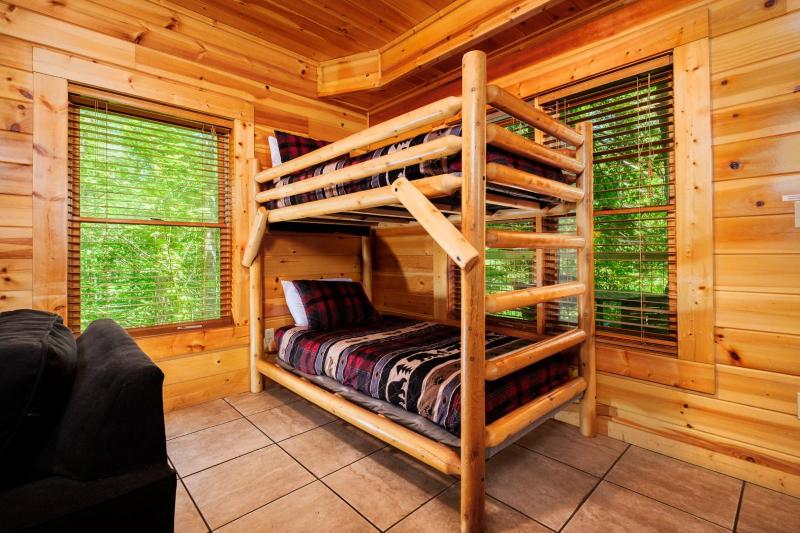 Black Beary Lodge・Hot Tub・Pool Table・Community Pool・Arcade - image 30