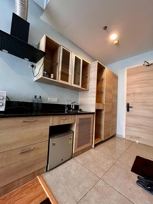 luxe Apartment - image 1