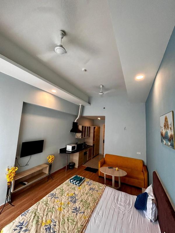luxe Apartment - image 15