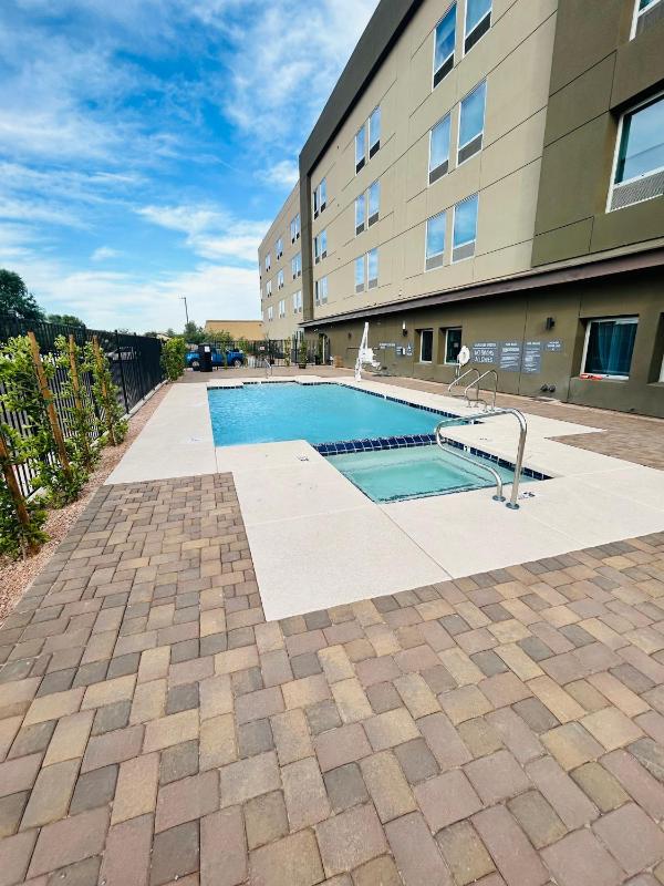 La Quinta Inn & Suites by Wyndham Phoenix West Glendale - image 33