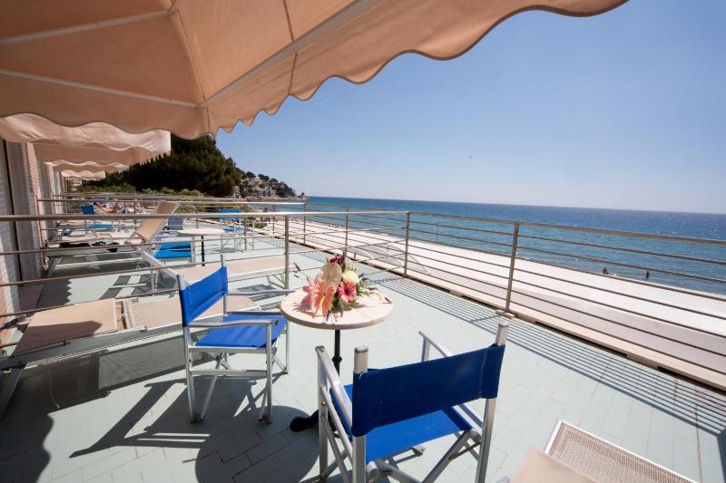 Junior Suite with Sea View image 4