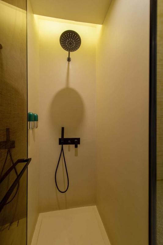 M Hotel - image 4