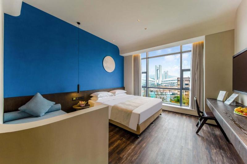 M Hotel - image 2