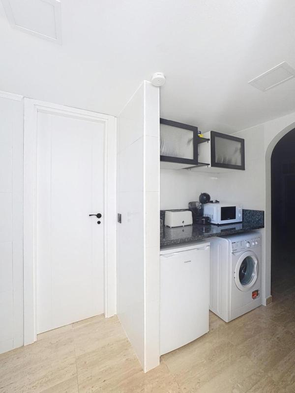 Alo Costa Suite - image 19