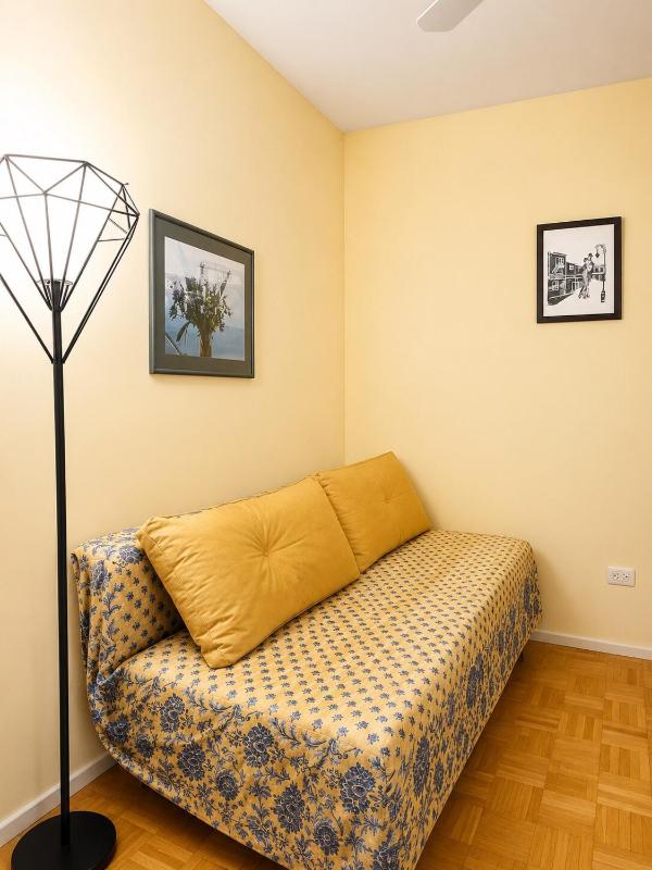 Departamento céntrico amplio y con patio - image 4