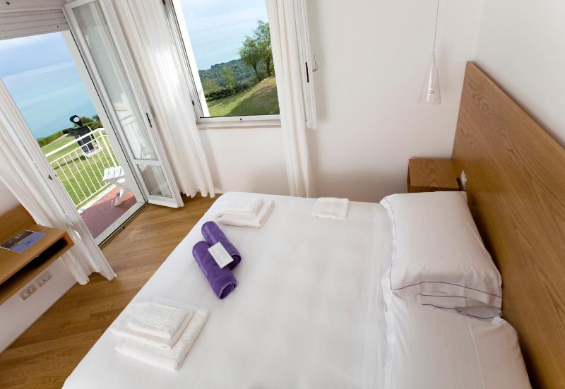Deluxe Double or Twin Room image 2