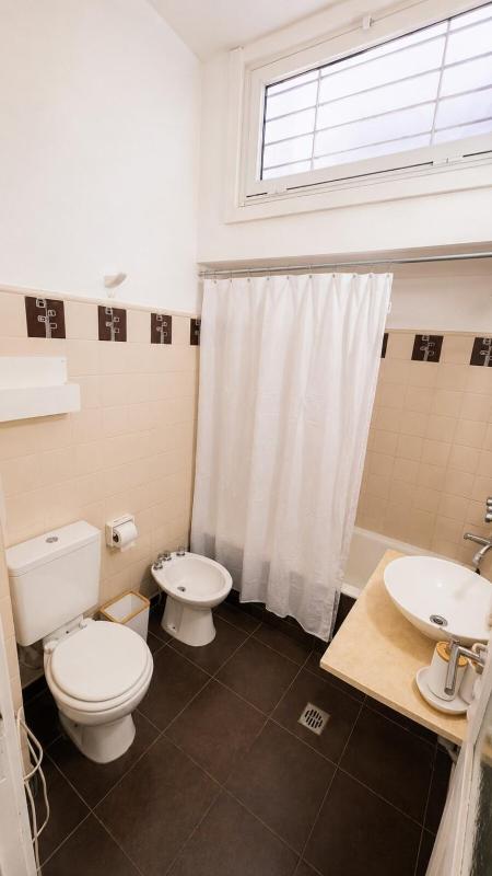Alojamiento con terraza y parrilla privada - image 6