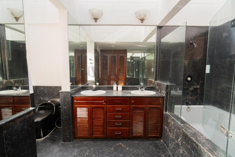 Apartamento amplio en El Poblado cerca de Provenza - image 4