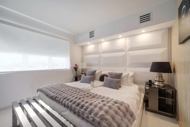 Luxe Oceanfront Penthouse on Ocean Drive So Beach - image 18