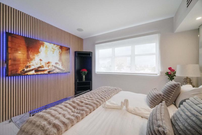 Luxe Oceanfront Penthouse on Ocean Drive So Beach - image 39