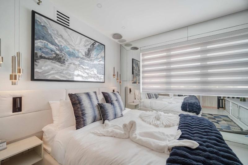 Luxe Oceanfront Penthouse on Ocean Drive So Beach - image 32