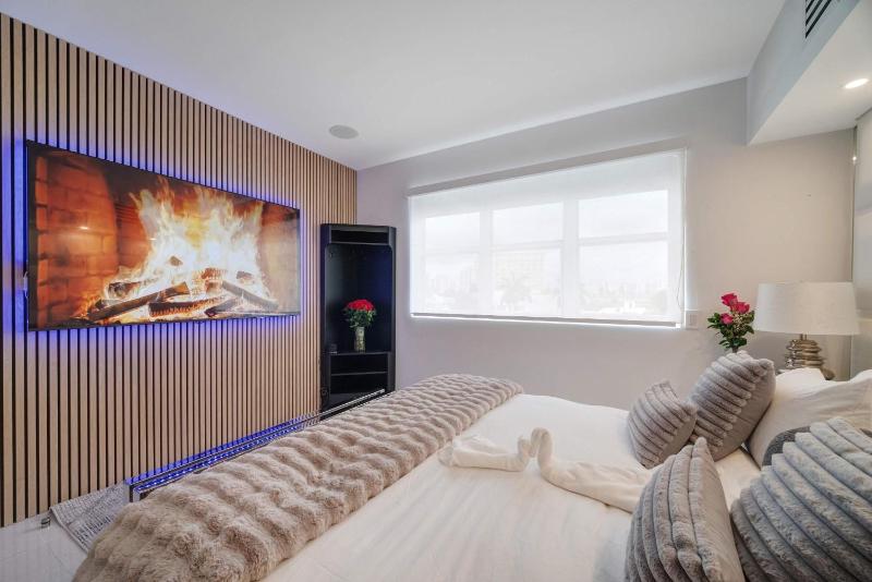 Luxe Oceanfront Penthouse on Ocean Drive So Beach - image 45