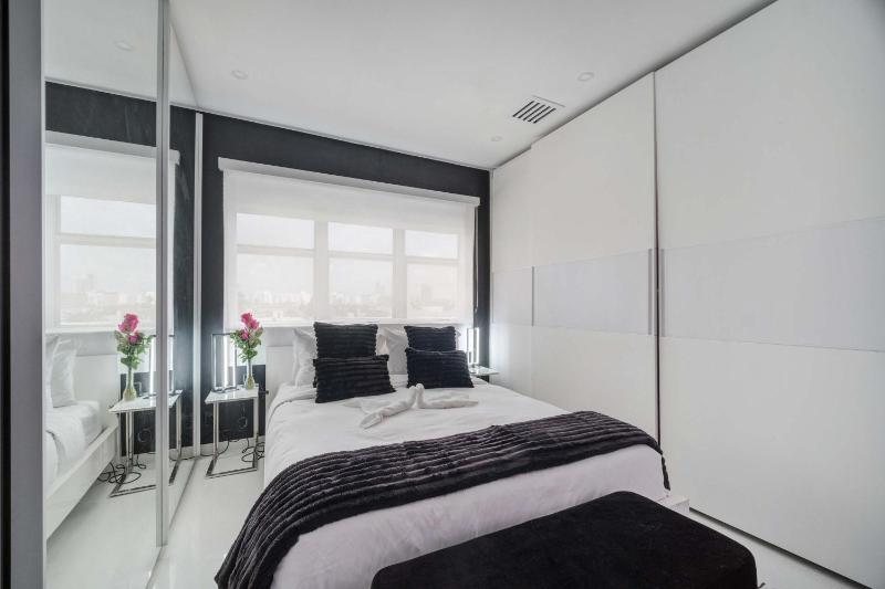 Luxe Oceanfront Penthouse on Ocean Drive So Beach - image 34