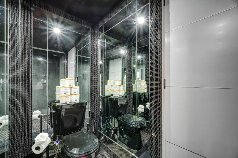 Luxe Oceanfront Penthouse on Ocean Drive So Beach - image 24