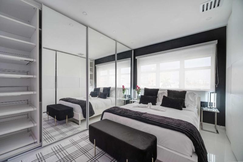 Luxe Oceanfront Penthouse on Ocean Drive So Beach - image 12