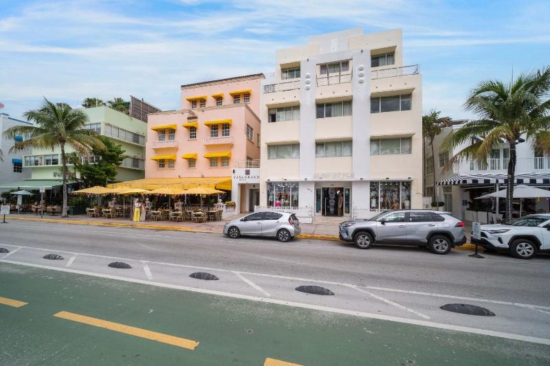 Luxe Oceanfront Penthouse on Ocean Drive So Beach - image 23