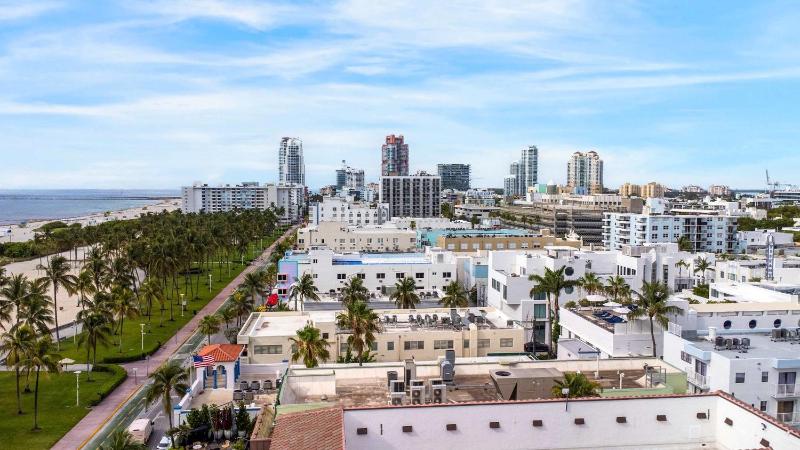 Luxe Oceanfront Penthouse on Ocean Drive So Beach - image 27