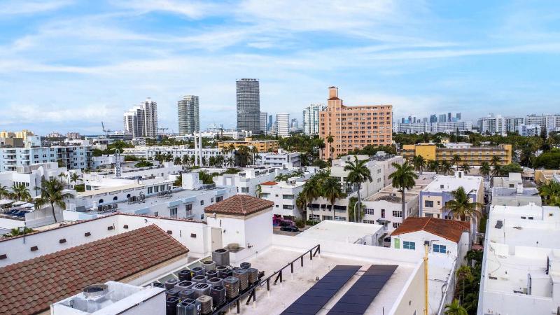 Luxe Oceanfront Penthouse on Ocean Drive So Beach - image 16