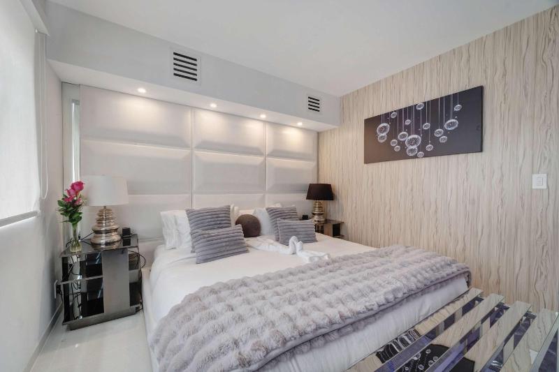 Luxe Oceanfront Penthouse on Ocean Drive So Beach - image 25