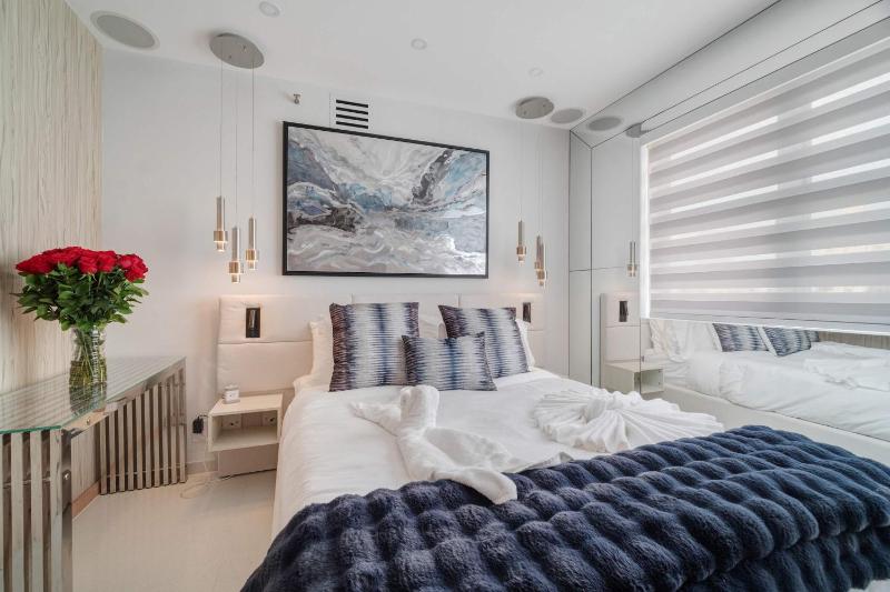 Luxe Oceanfront Penthouse on Ocean Drive So Beach - image 48