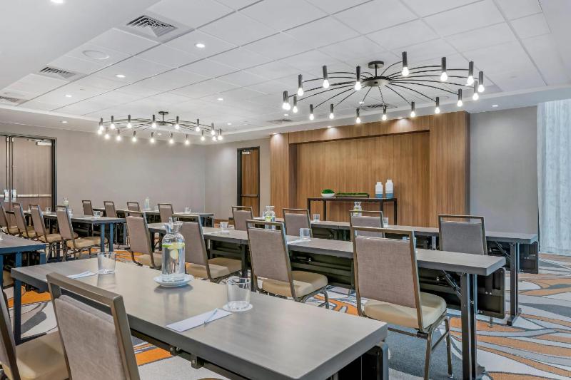 Cambria Hotel Austin Downtown - image 11
