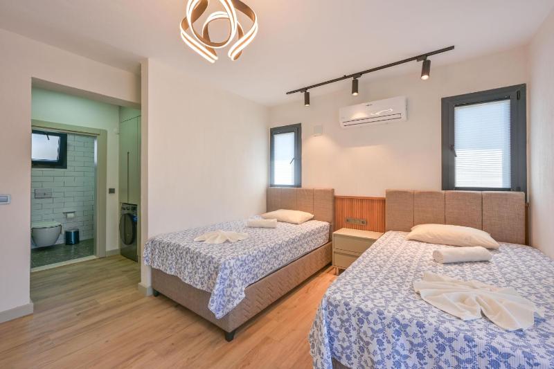 DEFNE - Stunning New Luxury Villa for 8 in Central Fethiye - image 9