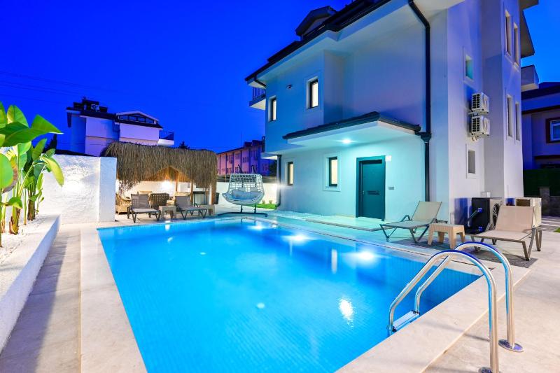 DEFNE - Stunning New Luxury Villa for 8 in Central Fethiye - image 36