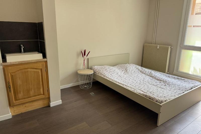 Apartment in the heart of the Avignon festival - image 10