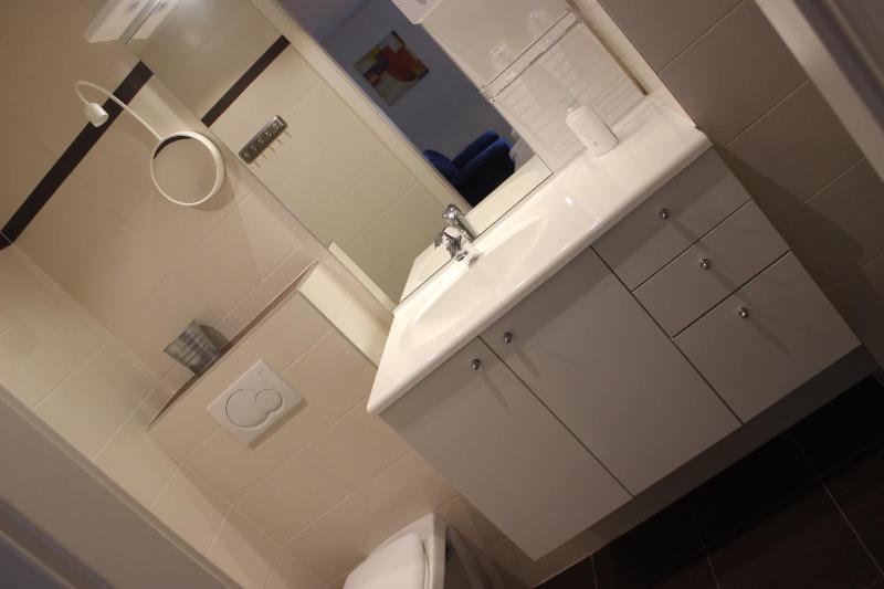 Privilege Twin Room image 2