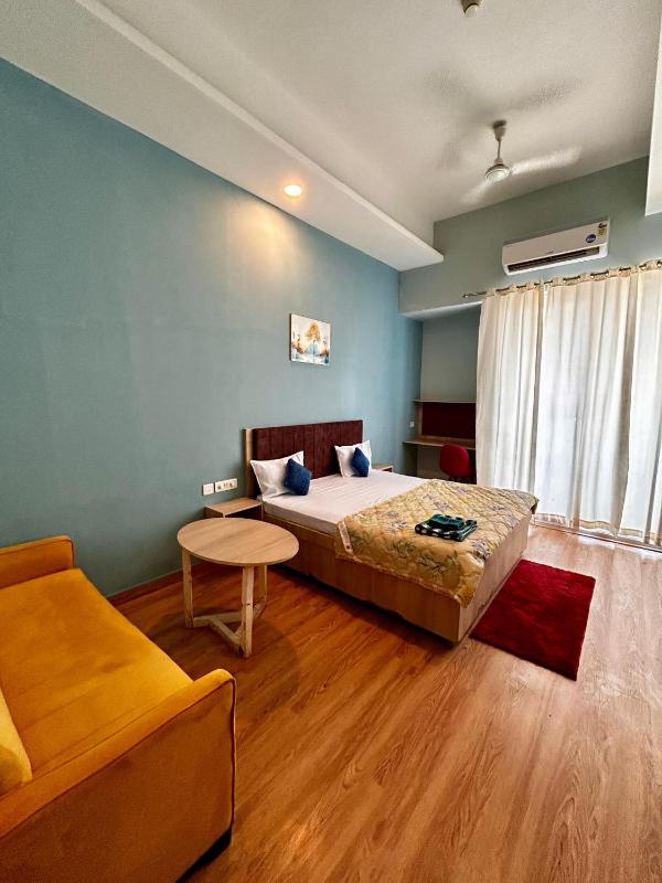 Budget Friendly Escape with skyline- Gaur City - image 6