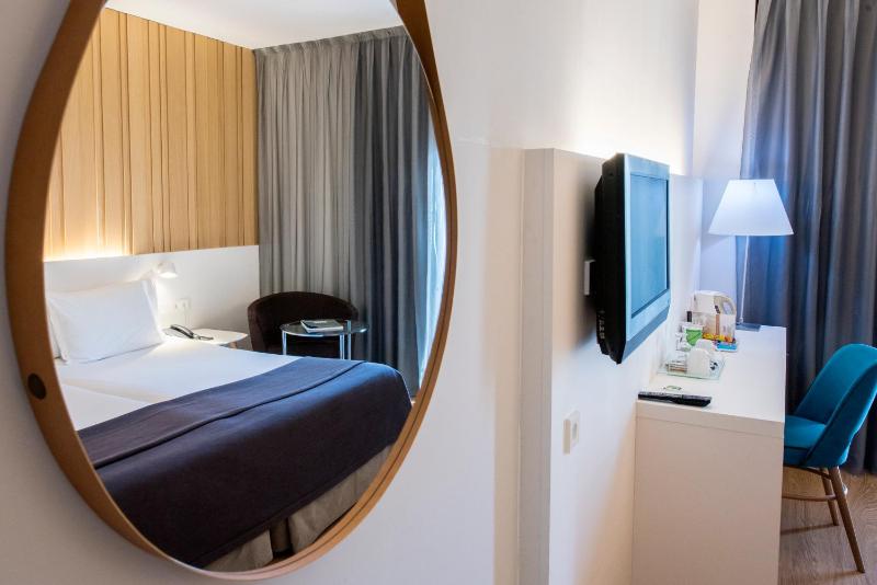 Standard Club Double or Twin Room image 3