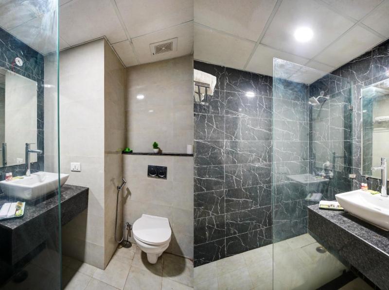 Budget Friendly Escape with skyline- Gaur City - image 8