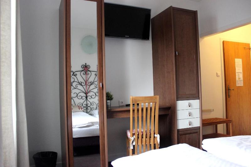 Comfort Twin Room image 3
