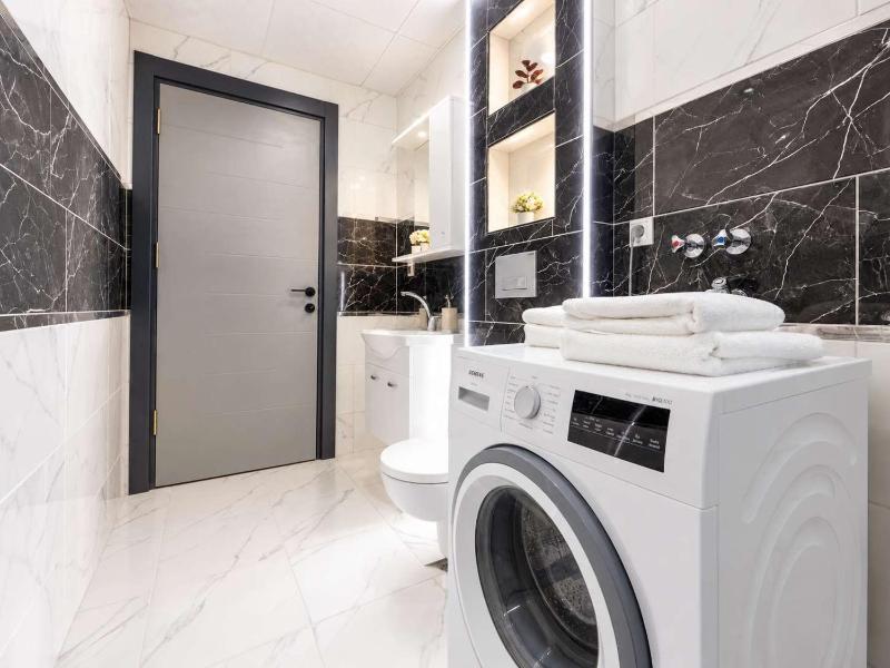 MaxiHomes Elissa Cozy City Center Apartment - image 16