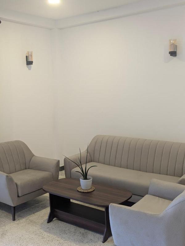 Modern 3BR Tropical Villa near Kabalana Surf - image 4