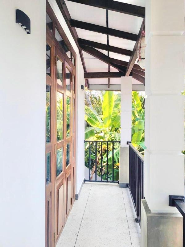 Modern 3BR Tropical Villa near Kabalana Surf - image 10