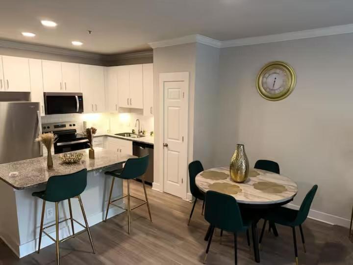 Midtown luxe Skyline Residences - image 4