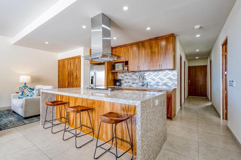 Immaculate Stay with Stunning Views Balcony plus on-site Pool & Gym - image 6