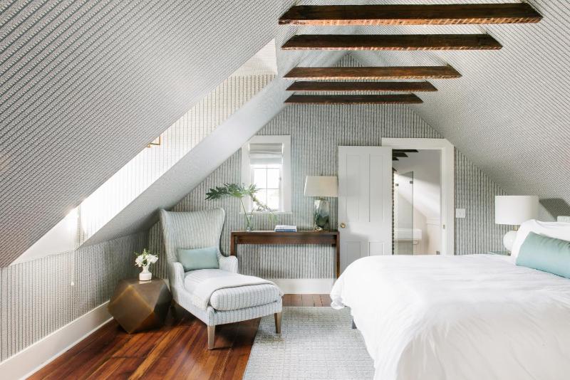 King Room image 3