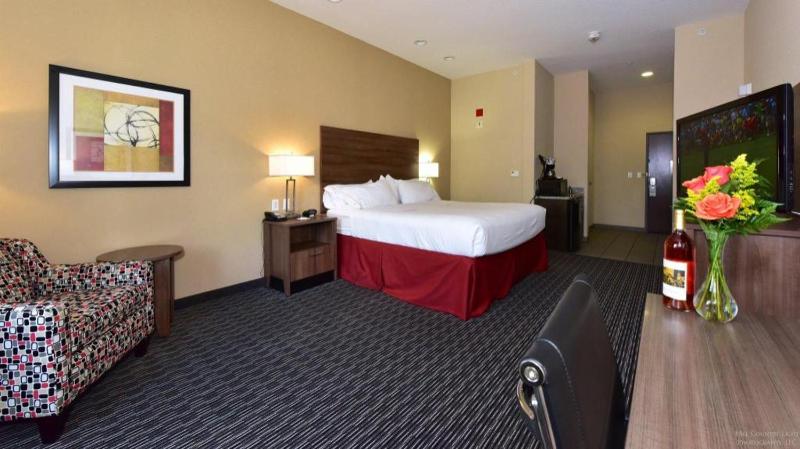 Holiday Inn Express & Suites Fredericksburg By IHG - image 12