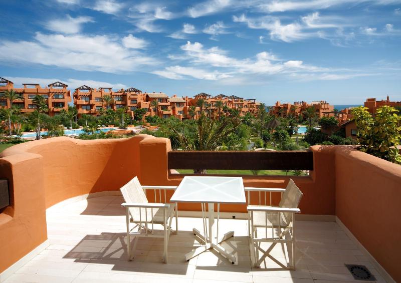 Deluxe Double Room with Garden View (2 adults + 1 child) image 3