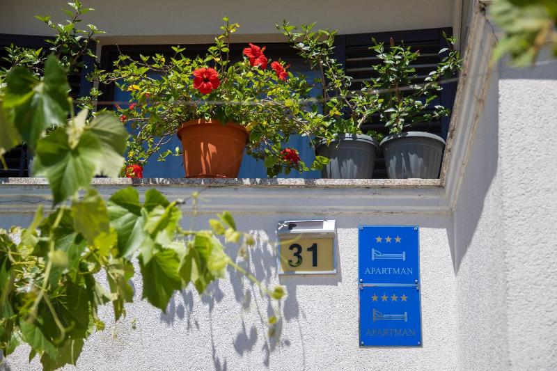 Apartments Jurina 2 - image 4