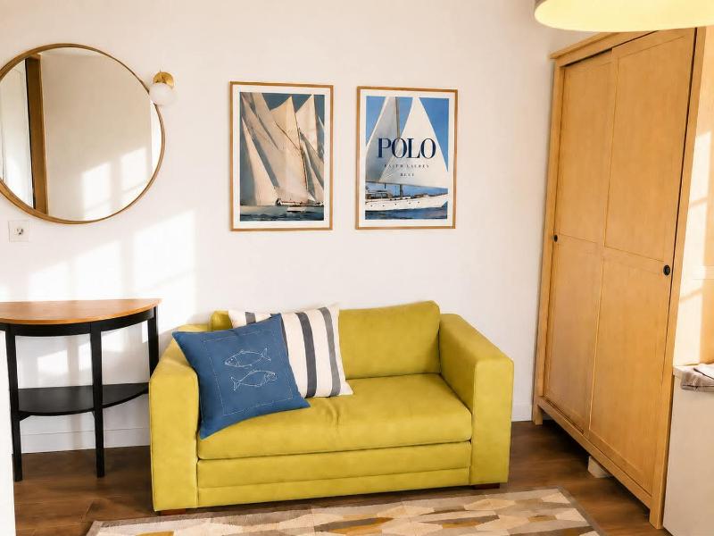 Holiday House Apartments - image 29