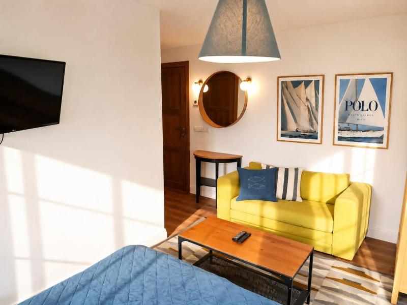 Holiday House Apartments - image 31