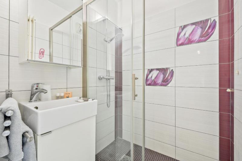 Apartment in Hyères with Swimming Pool and Balcony - image 7