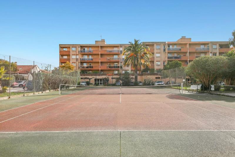 Apartment in Hyères with Swimming Pool and Balcony - image 9