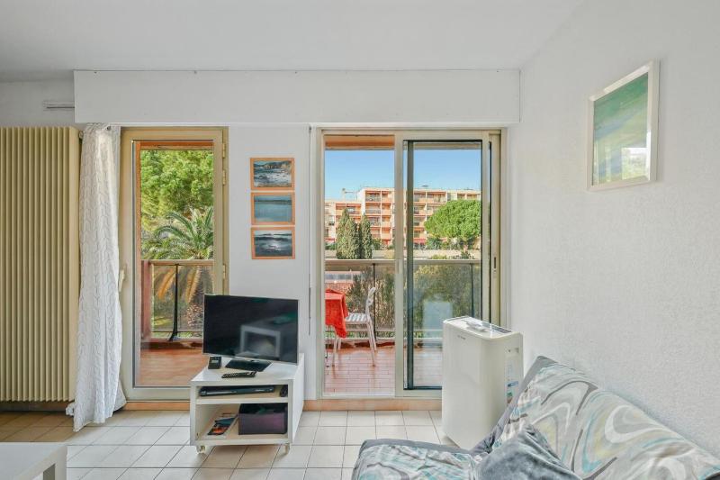 Apartment in Hyères with Swimming Pool and Balcony - image 19