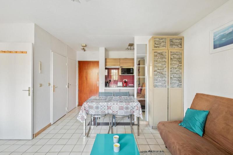 Apartment in Hyères with Swimming Pool and Balcony - image 4